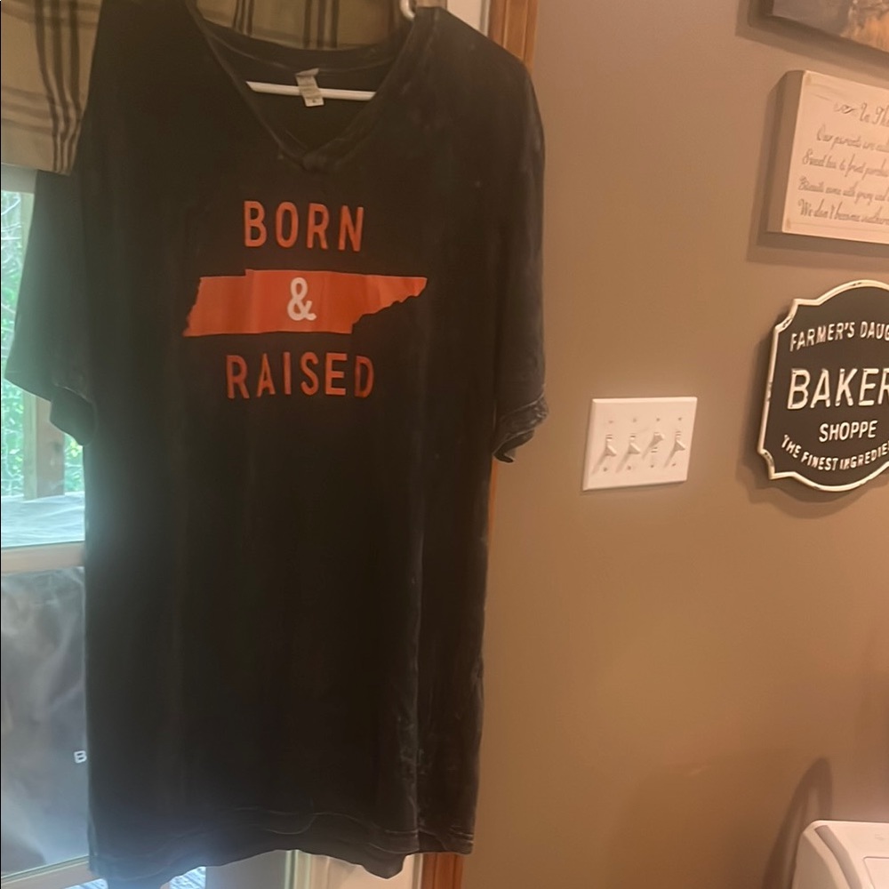 🍑🧡🍑Born and Raised! Tennessee Bella Canvas Black Graphic Tee